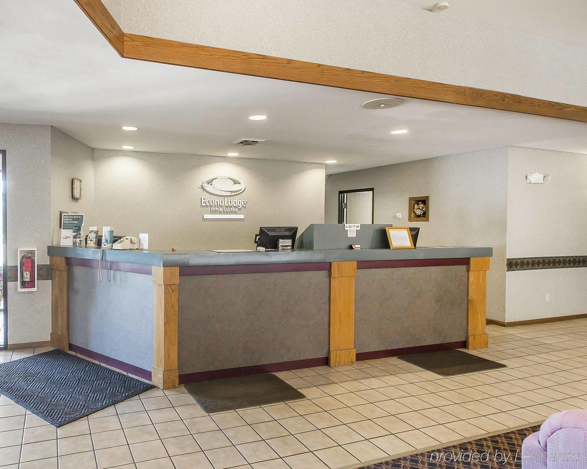 Econo Lodge Inn & Suites Menomonie Exterior foto